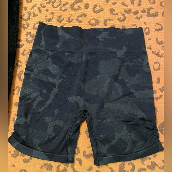 Gymshark women’s adapt seamless set - Picture 3 of 5